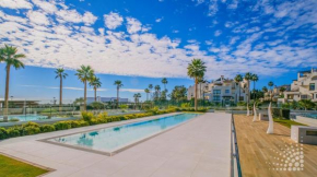 Lujoso apartamento en 1ª Línea, Estepona